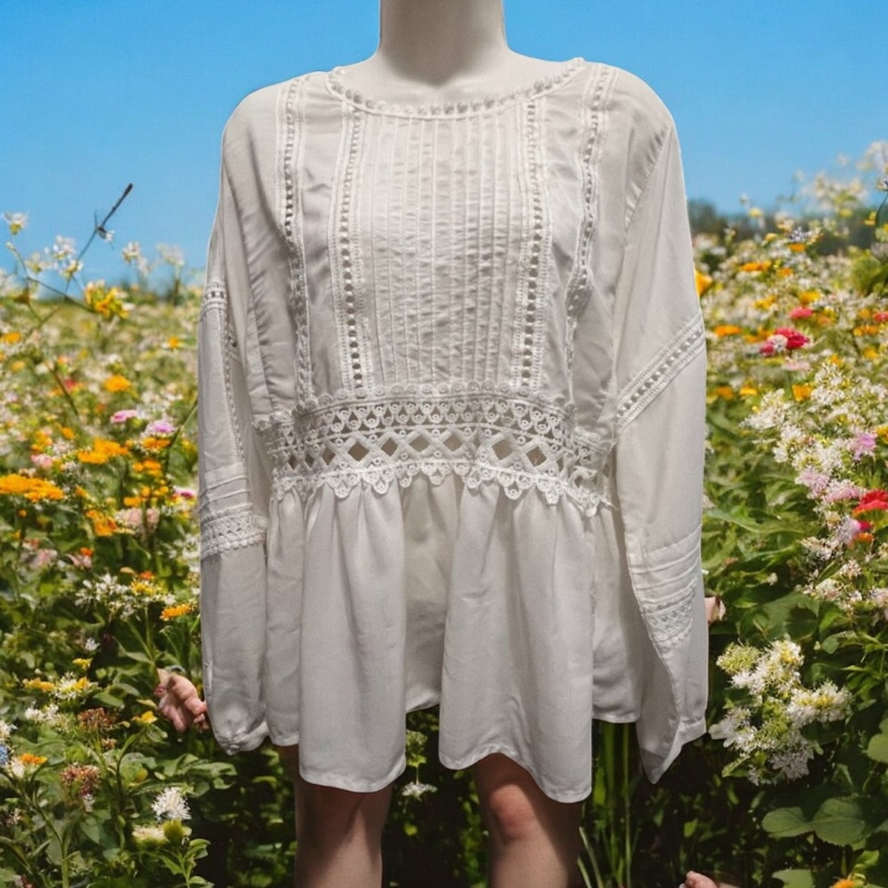 Moon River size small white top